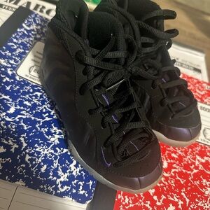 Nike Kids Black and Purple Foamposite-Style Sneakers